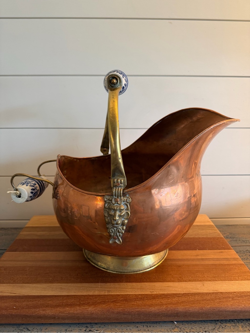 Vintage Copper Coal Scuttle Bucket Lion Head Delft Handle